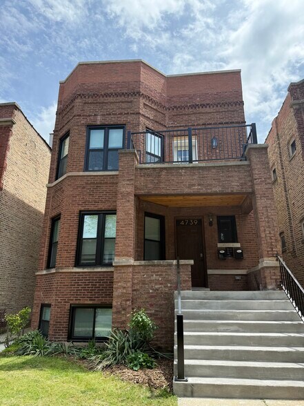 Building Photo - 4739 N Albany Ave