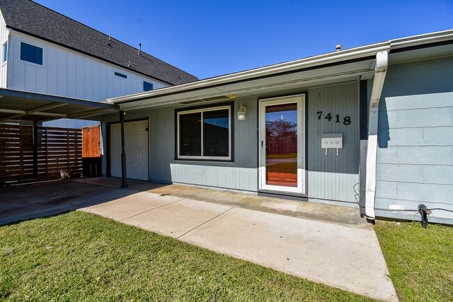 Building Photo - 7418 Jalna St