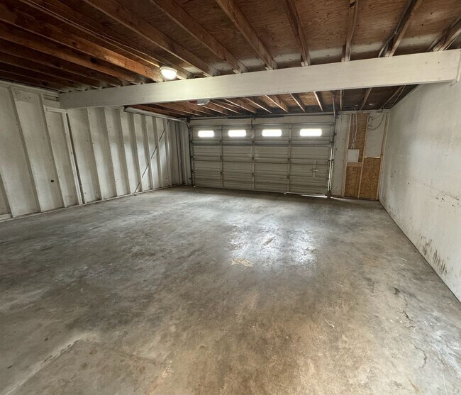 Building Photo - 585 Langham Rd