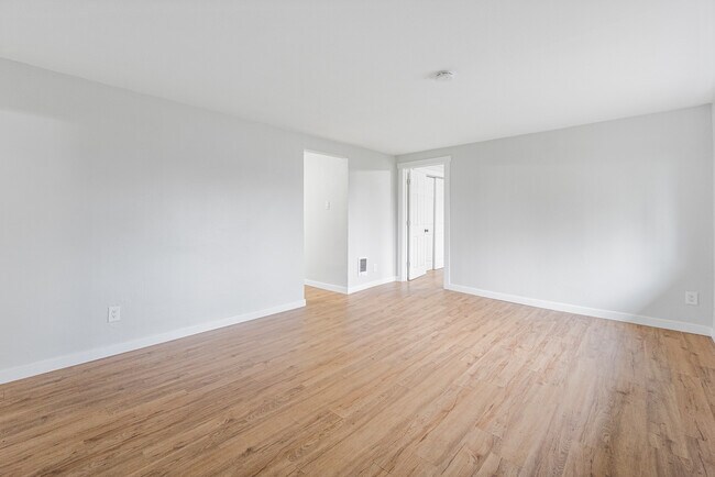 Building Photo - 5110 Diamond Blvd SW
