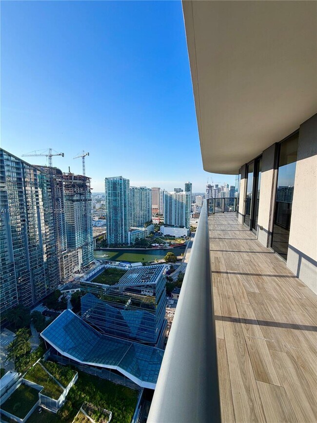 Building Photo - 801 S Miami Ave