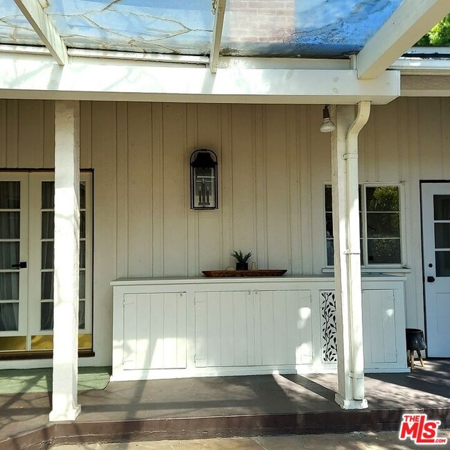 Building Photo - 341 S Rodeo Dr