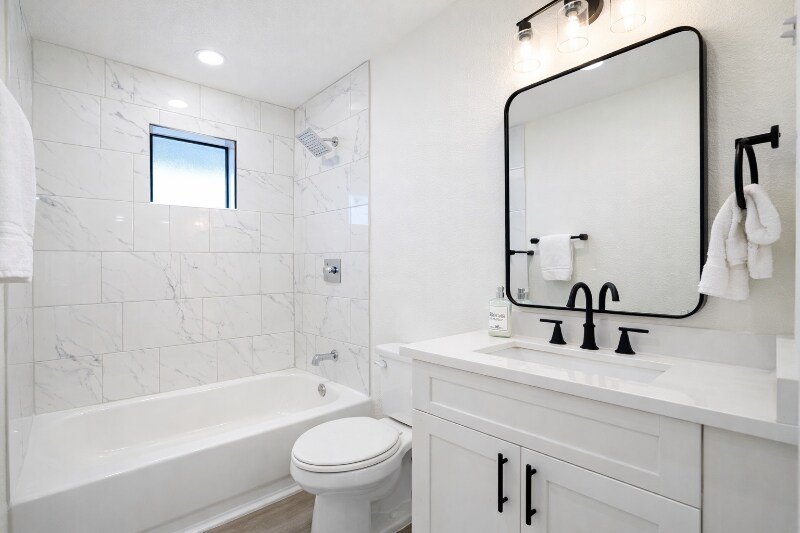 Building Photo - 5221 Bonita Ave