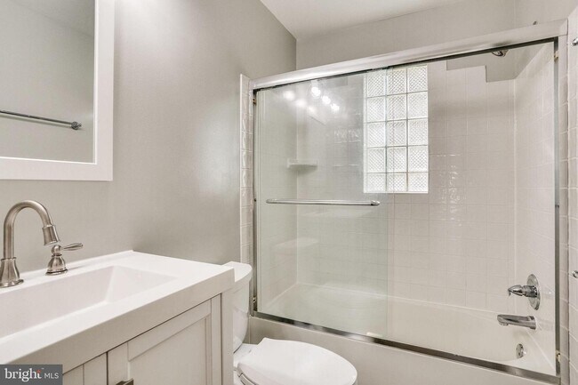 Building Photo - 5001 Ninian Ct