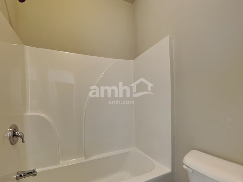 Building Photo - 146 Water Oak Dr