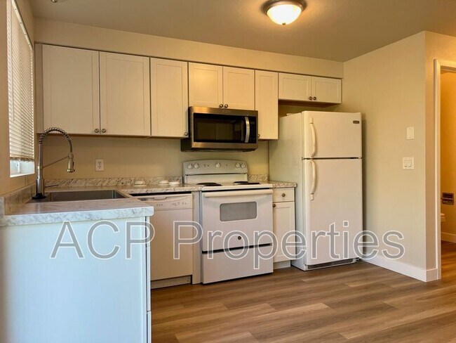 Building Photo - 1701 Cowgill Ave