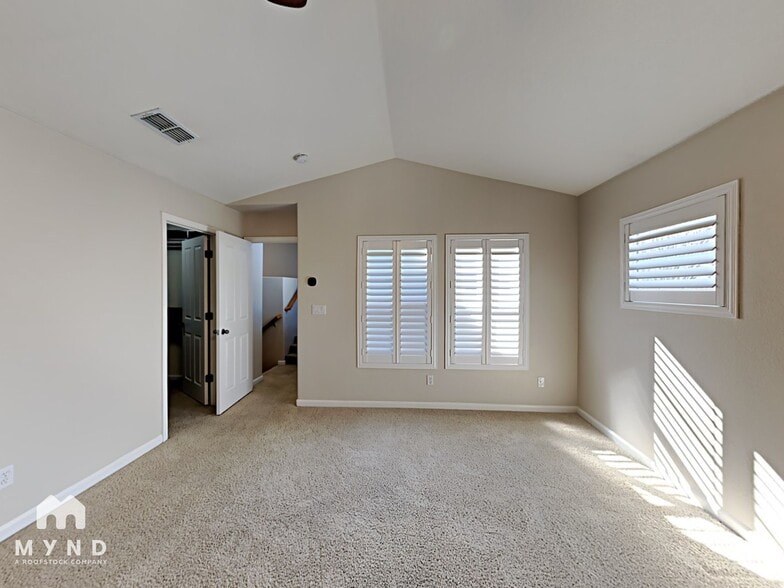 Building Photo - 398 Metro Ln