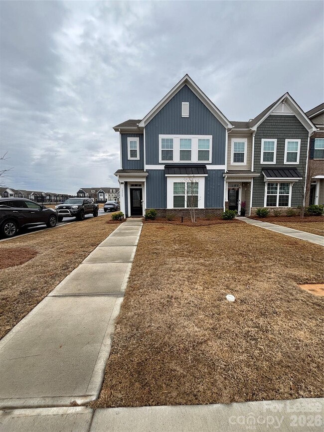 Building Photo - 15733 Country House St