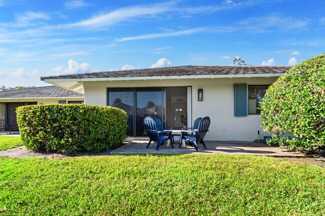 Building Photo - 615 Club Dr