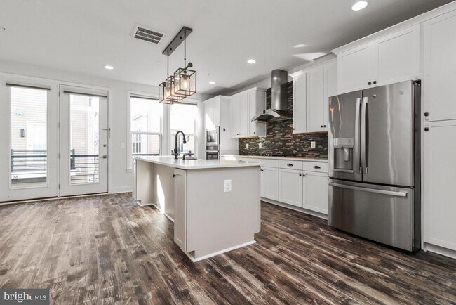 Building Photo - 14583 Lakestone Dr