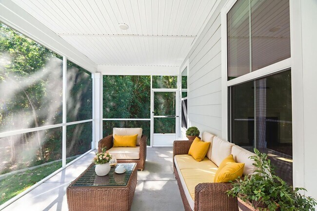 Building Photo - Spacious Lowcountry Retreat in Moncks Corner