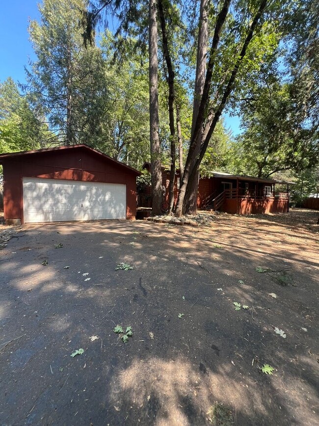 Building Photo - Magalia Home for rent, 1 car garage, 2 bed...