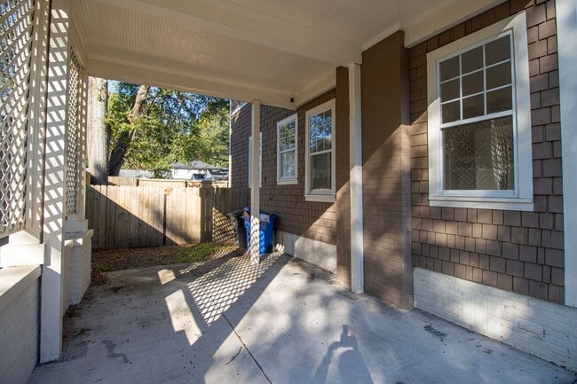 Building Photo - Immediate move-in! Short-term lease! Spacious 4BR/3BA Home Near USC!