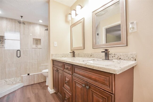 Building Photo - 2910 Colonial Dr