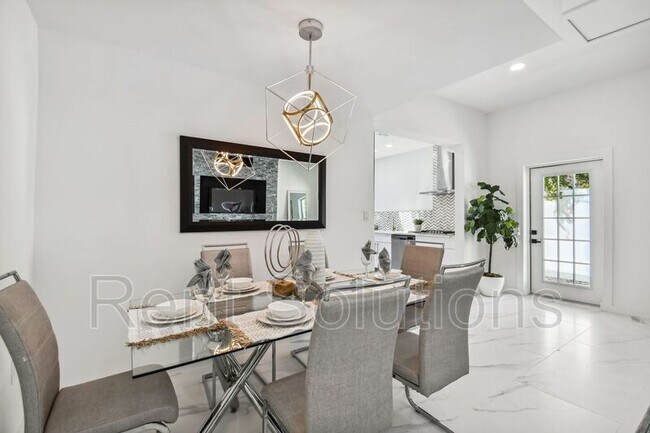 Building Photo - 110 28th Ave N