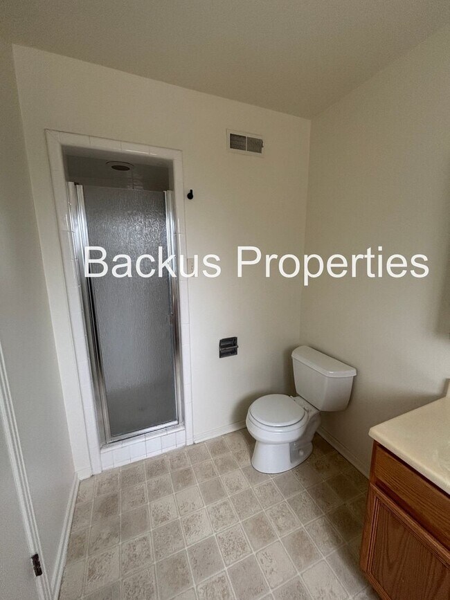 Building Photo - Great one level three bedroom home in South Salinas
