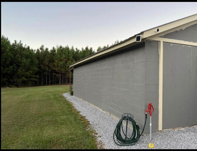 Building Photo - 711 Wellington Rd