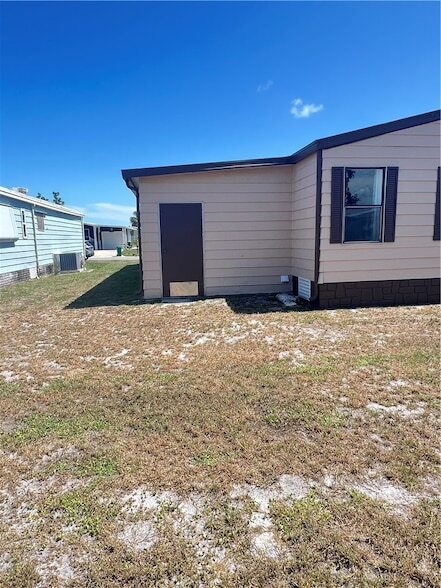 Building Photo - 812 Oleander Cir