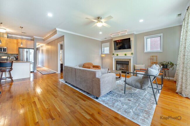 Building Photo - 633 E Bowen Ave
