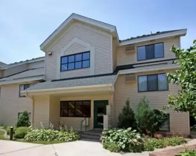 Front entrance - 7610 York Ave S