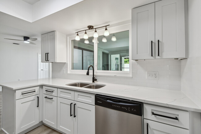 Kitchen - 1484 Patricia St