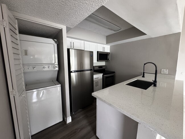 Building Photo - 5780 Rock Island Rd