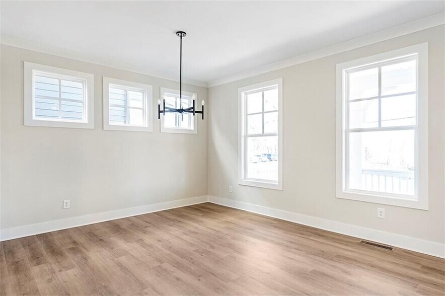 Building Photo - 152 Palm St