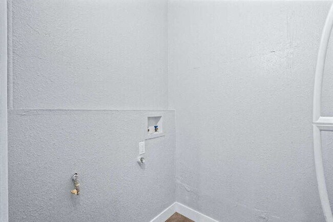 Building Photo - 1516B McAllister Avenue