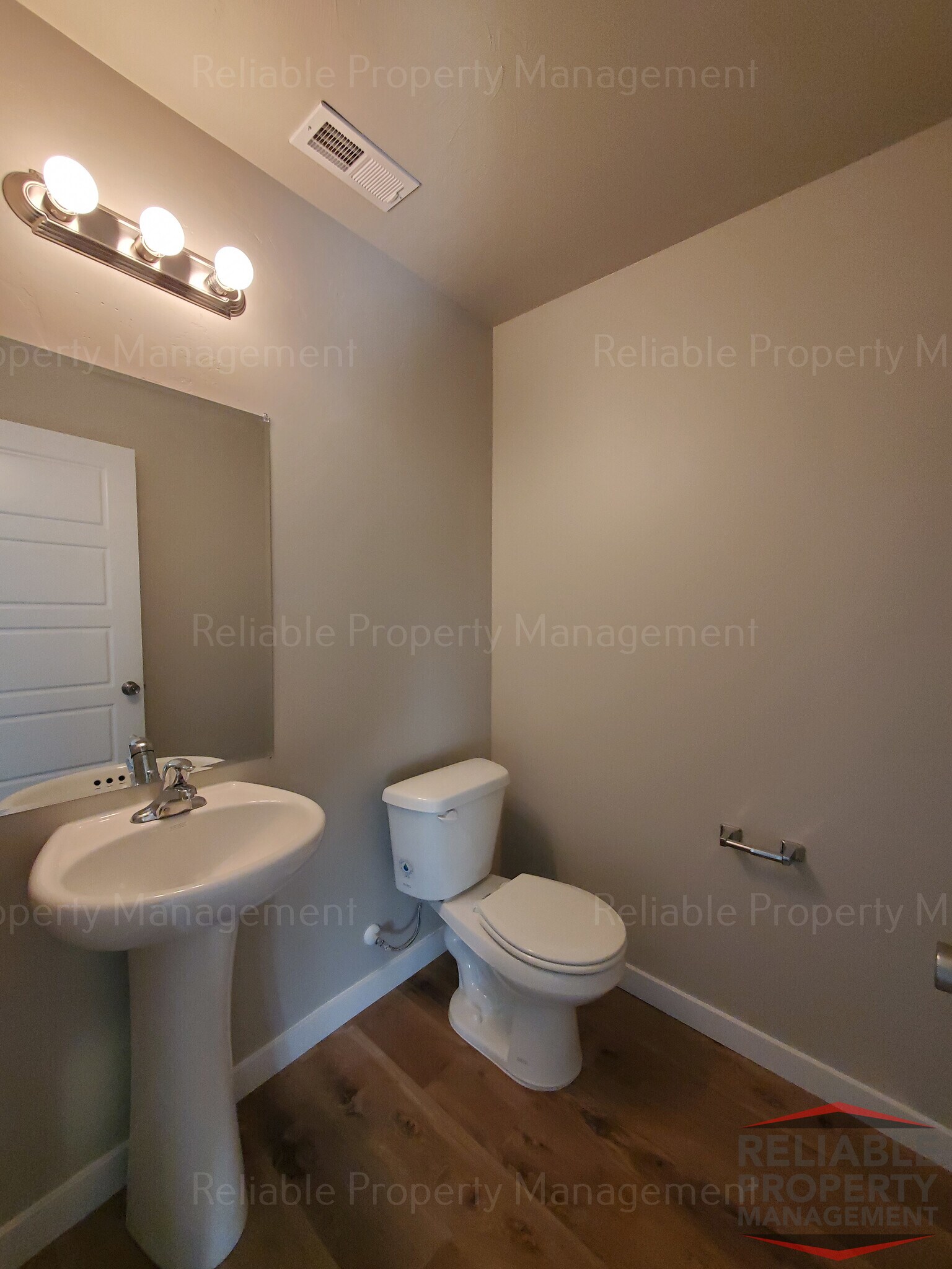 Building Photo - 2015 Lawrence Ln