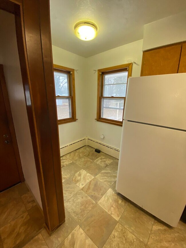 Building Photo - Cozy Home with Double Stall Garage