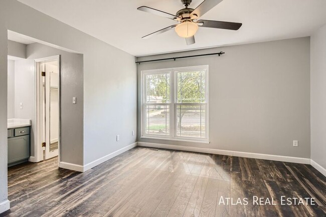 Building Photo - 1413 Tesla Dr