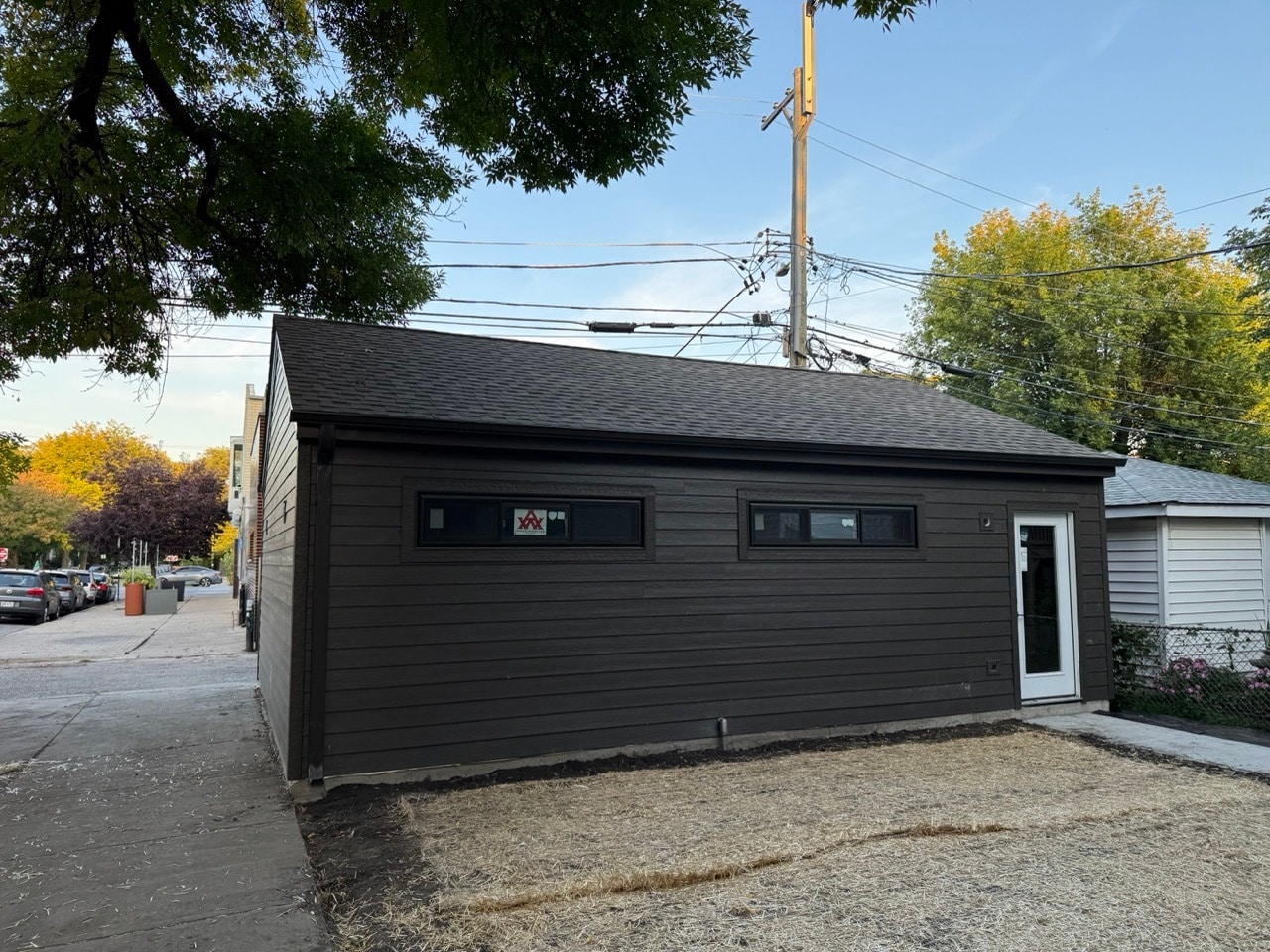 Garage - 2457 N Mozart St