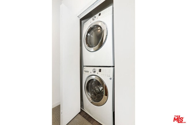 Building Photo - 3901 N Eagle Rock Blvd