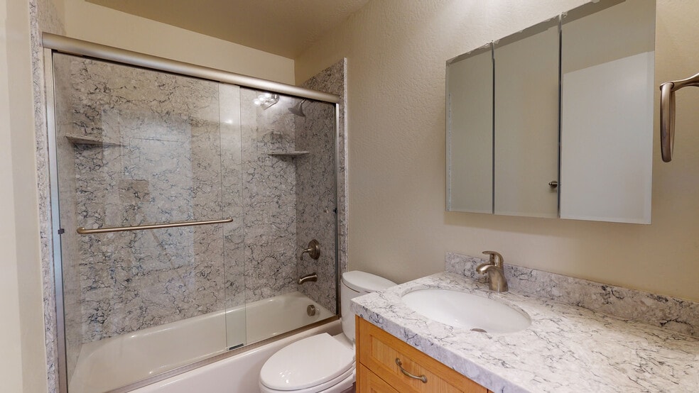 Building Photo - 950 Chula Vista Ave