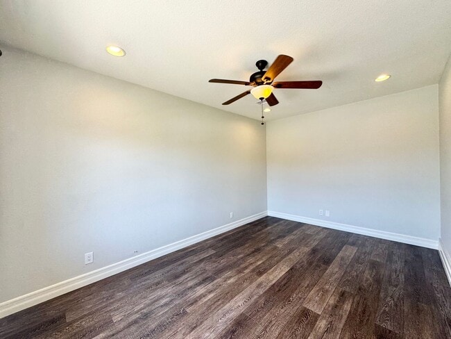 Building Photo - Beautiful 5B/2.5BA Home With Office Locate...
