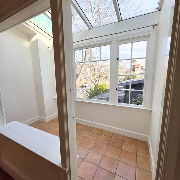 Building Photo - 1621 E 38th St