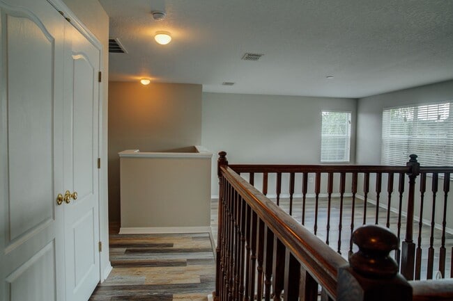 Building Photo - Elegant 5-Bedroom Pool Home with 3-Car Gar...