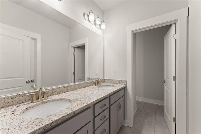 Building Photo - 5841 Woodland Park Ct