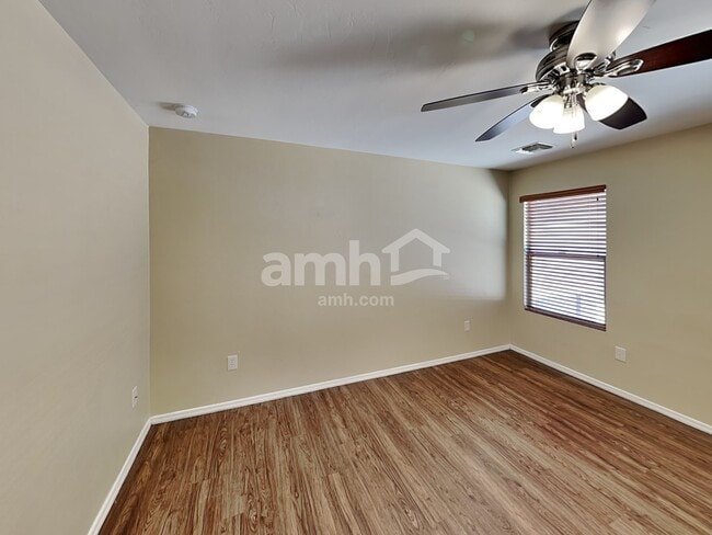 Building Photo - 8530 E Pena Blanca Dr