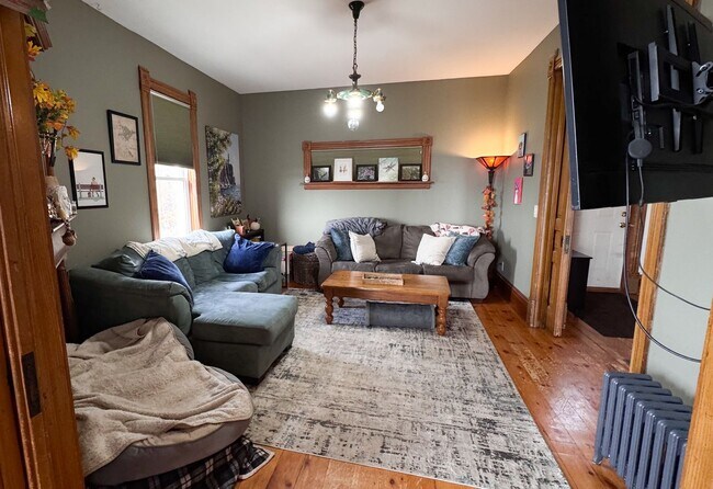 Building Photo - 1712 W 3rd St