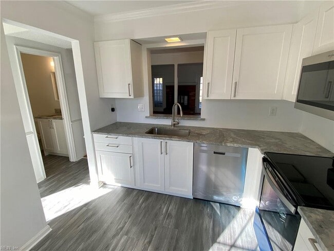 Building Photo - 4740 Greenlaw Dr