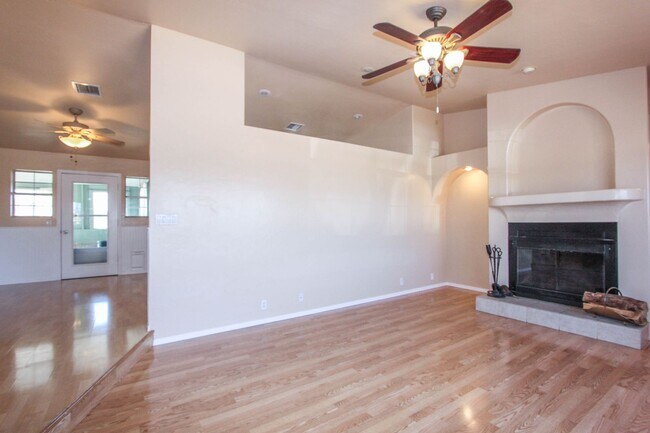Building Photo - Large 2 story Home in Prescott Valley