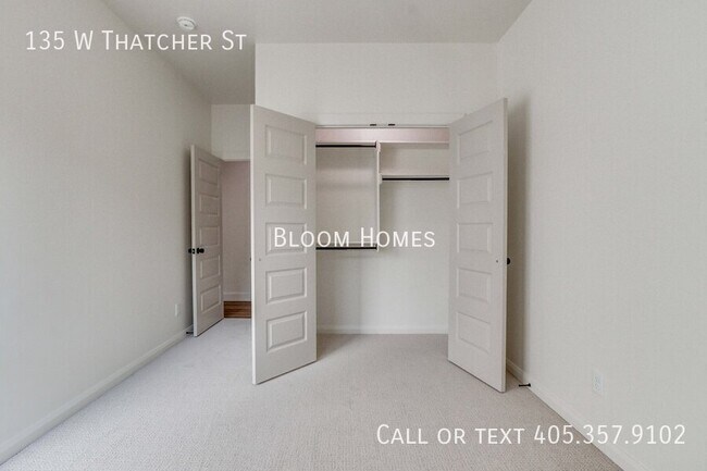 Building Photo - 135 W Thatcher St