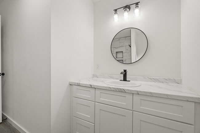 Building Photo - 125 18th Ave N