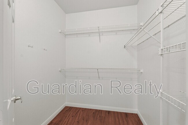 Building Photo - 2050 W Warm Springs Rd