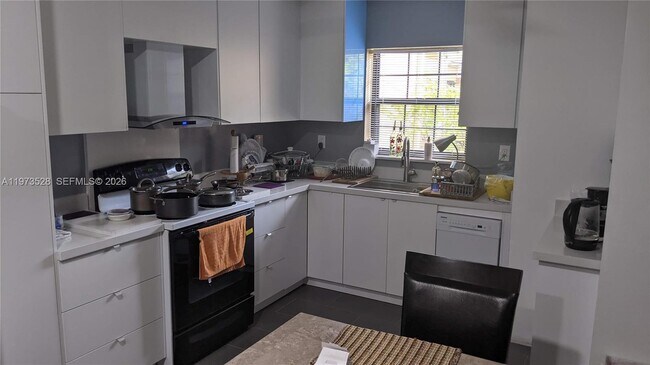 Building Photo - 15509 N Miami Lakeway