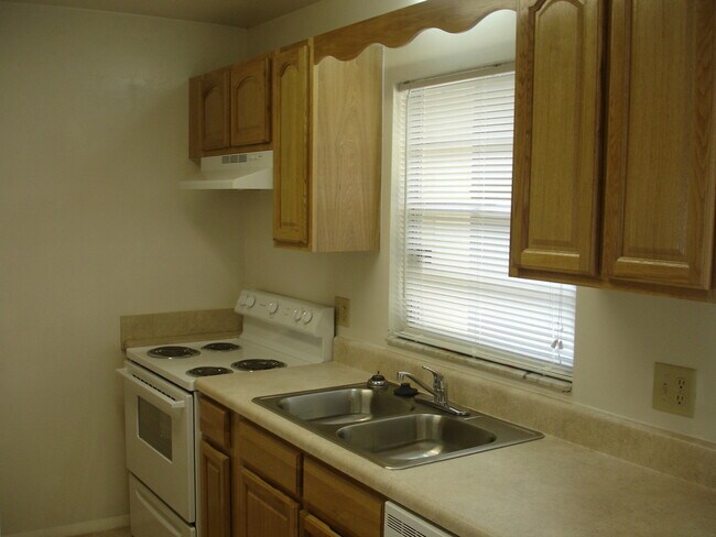 Building Photo - 2114 NW 55th Blvd