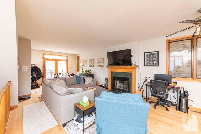 Building Photo - 1401 N Artesian Ave