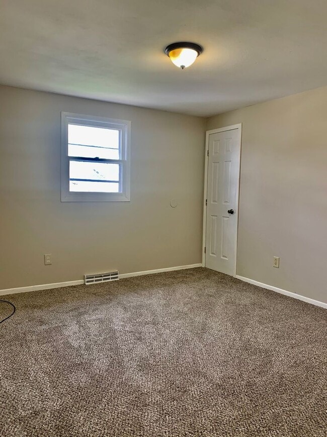 Building Photo - 8038 Evesborough Dr