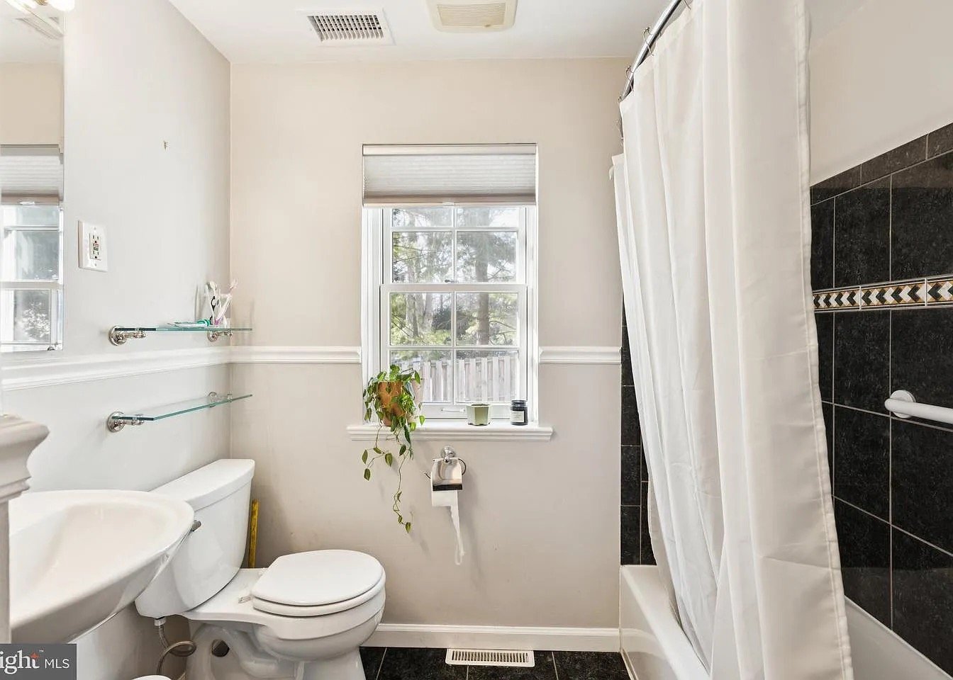 Building Photo - 7713 Cherokee St